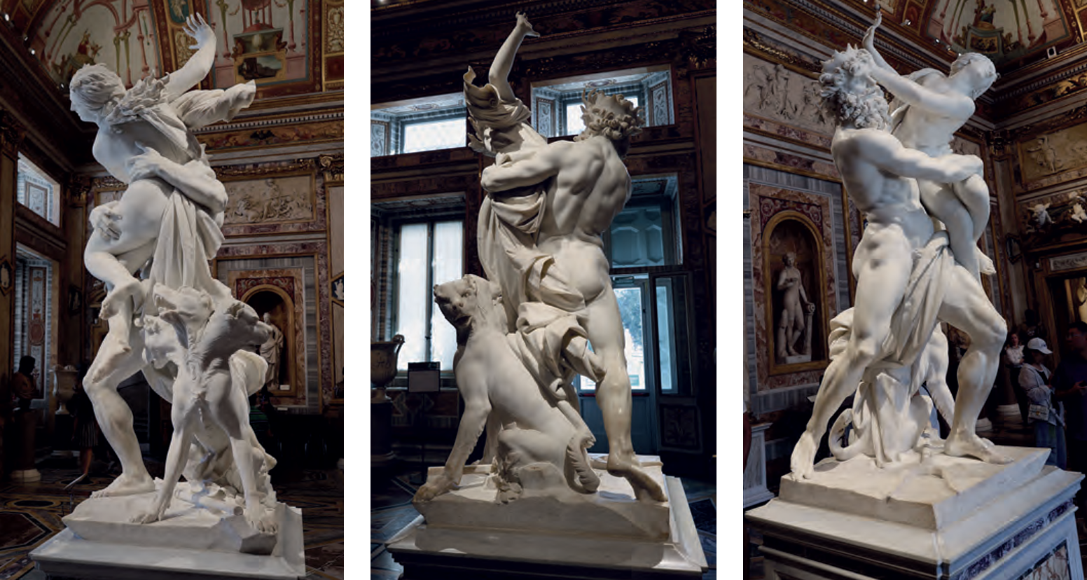 Weiße Marmorskulpturen in prunkvollem Museumssaal, dynamische Figuren aus drei Blickwinkeln